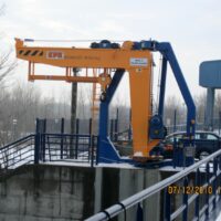 Special slewing jib pillar crane